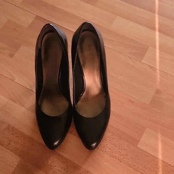 Nine West Platform Pump - Picture 6 of 8